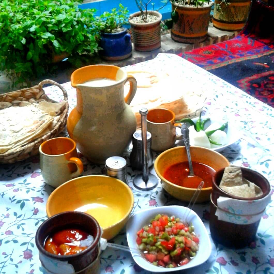 کاور رستوران سنتی روزگاران